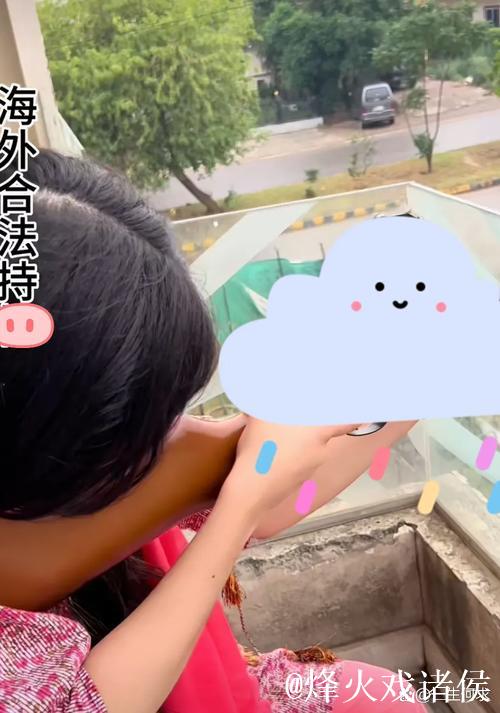 苏亚雷斯印度行遇小女孩穿裆抢圈,一脸震惊后热情互动 苏亚雷斯印度行遇小女孩穿裆抢圈,一脸震惊后热情互动